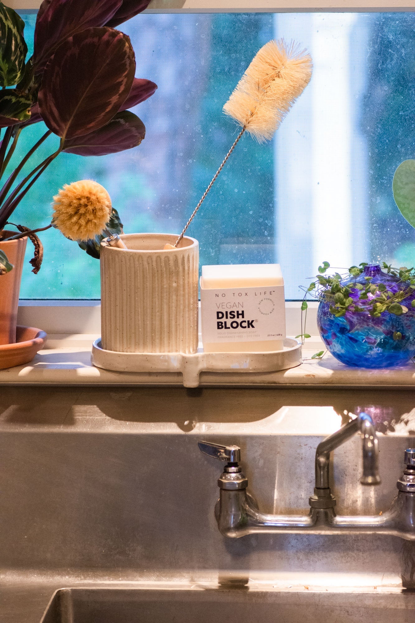 DISH BLOCK® solid dish soap - Huge bar (22.5 oz | 638g) - No Tox Life® - MamaP bamboo toothbrush