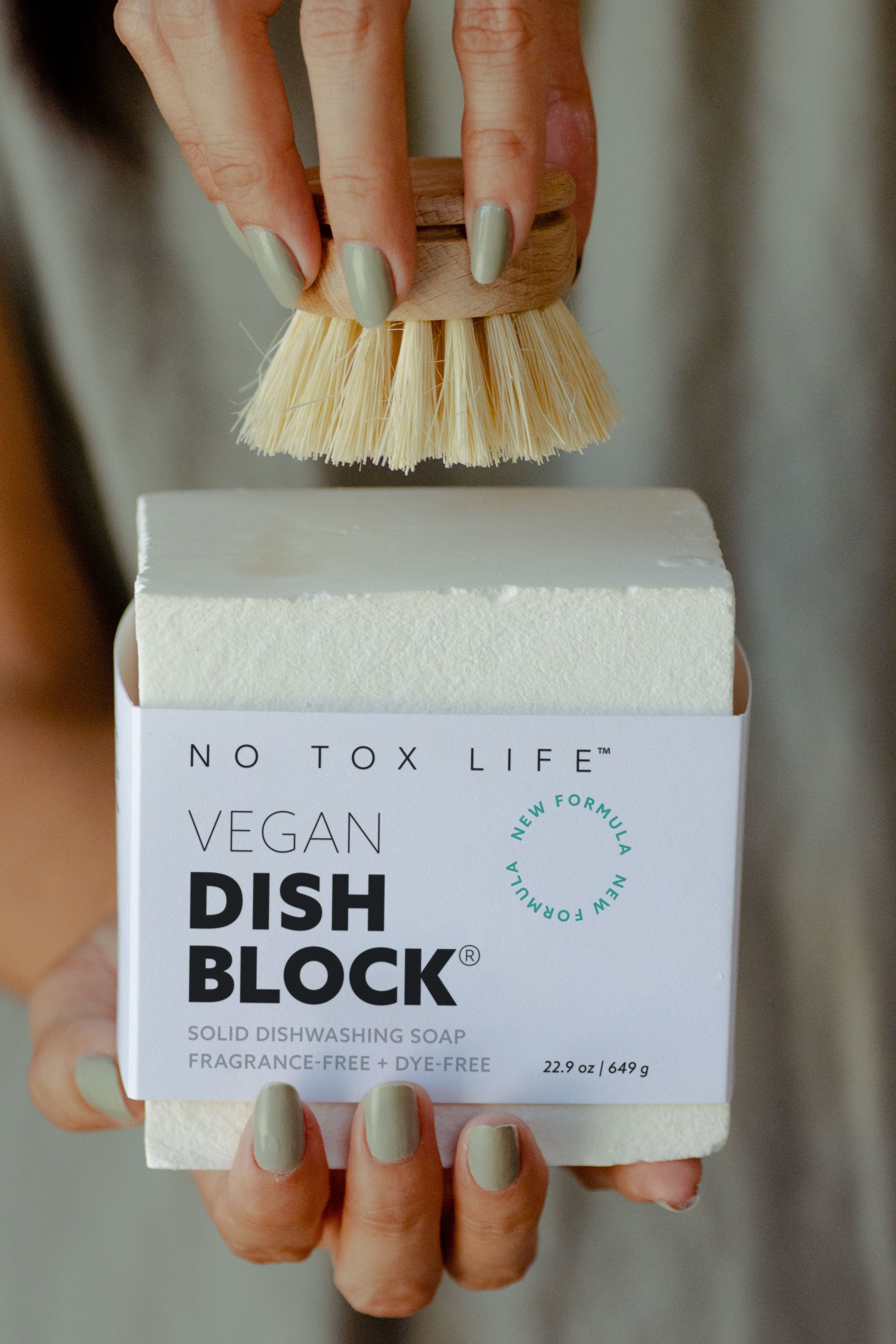DISH BLOCK® solid dish soap - Huge bar (22.5 oz | 638g) - No Tox Life® - MamaP bamboo toothbrush