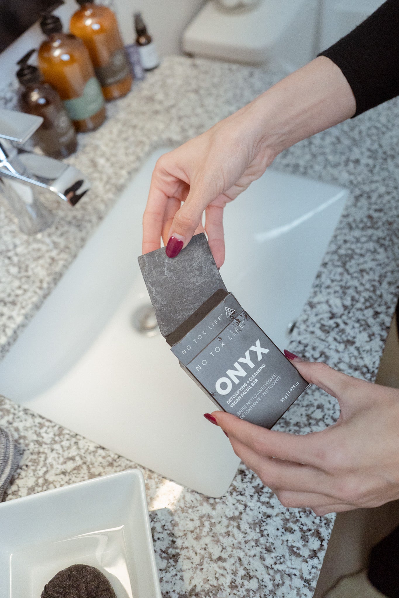 SOLIDSILK® ONYX - Facial Cleansing Bar - No Tox Life® - MamaP bamboo toothbrush